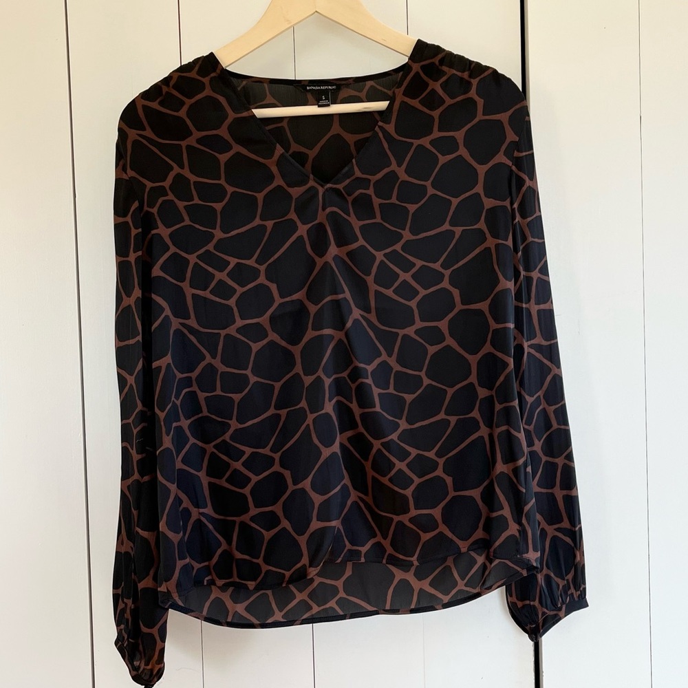 Banana Republic giraffe print top Small